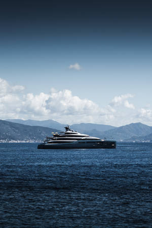 Sea Hd Luxury Yacht Wallpaper
