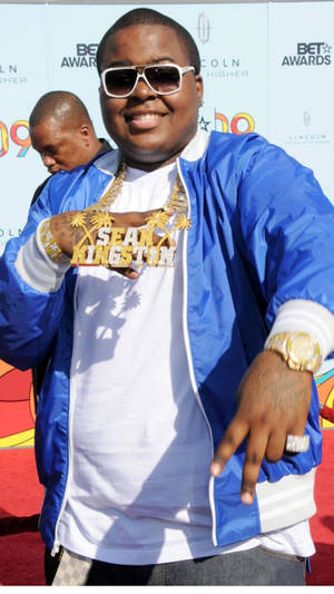 Sean Kingston Flaunting Bling-bling Wallpaper