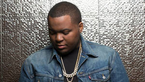 Sean Kingston Looking Down Wallpaper