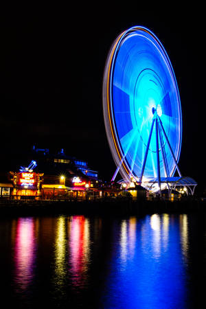Seattle Iphone Ferris Wheel And Lake Wallpaper