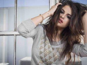 Selena Gomez Young Pop Artist Wallpaper