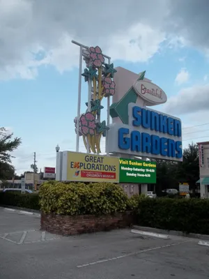 Serene Escape At St. Petersburg's Sunken Gardens Wallpaper