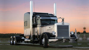 Sheeny Black Peterbilt Wallpaper