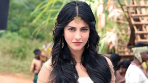 Shruti Hassan Hd Forehead Piece Wallpaper