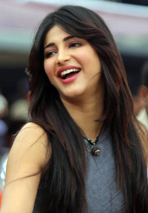 Shruti Hassan Hd Smiling Wallpaper