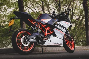 Side Shot Of Ktm Rc 390 Wallpaper