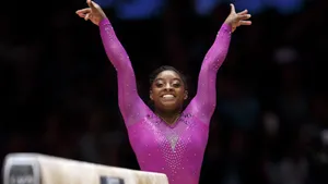 Simone Biles Final Balance Beam Stance Wallpaper