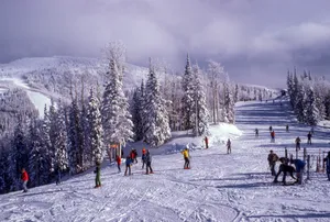 Skiing Freezing Mountain Wallpaper