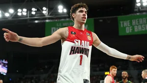 Slam Hawks Lamelo Ball Wallpaper