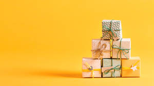 Small Box Cute Wrapped Presents Wallpaper