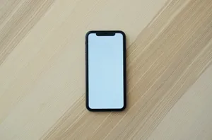 Smartphone Mockupon Wooden Table Wallpaper