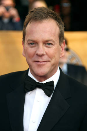 Smiling British Canadian Kiefer Sutherland Attending Gala Wallpaper