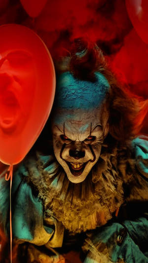 Smiling Pennywise With Balloon Wallpaper