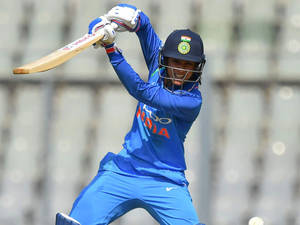 Smriti Mandhana Hd Cricket Bat Wallpaper