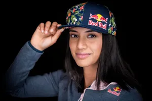 Smriti Mandhana Hd Red Bull Cap Wallpaper