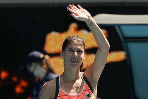 Sorana Cirstea Waving At Crowd Wallpaper