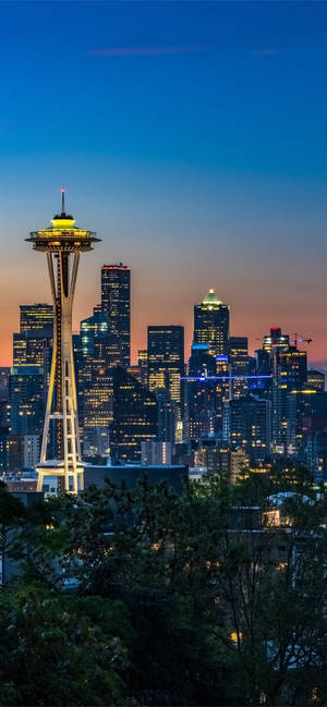 Space Needle And Skyscrapers - The Perfect Blend Of Seattle's Tech Innovation And Architectural Beauty On Your Iphone Wallpaper