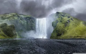 Splendid Waterfall Attraction Wallpaper