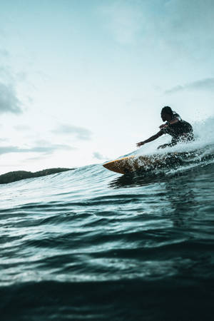 Sport Surfing Man Wallpaper
