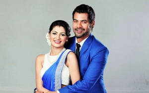 Sriti Jha And Shabir Ahluwalia From Zee Tv's Popular Show Wallpaper