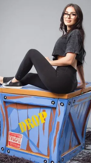 Sssniperwolf Drop Box Wallpaper