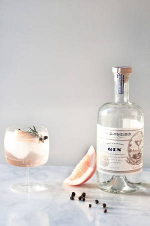 St George Botanivore Gin And Elderflower Tonic Drink Wallpaper