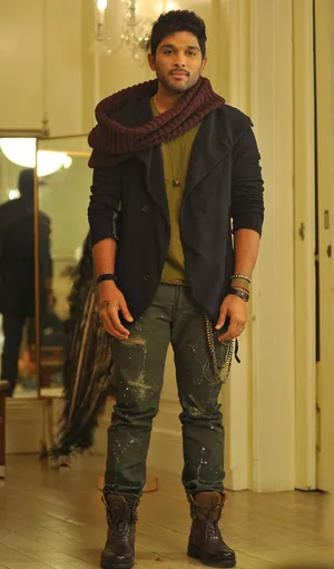 Standing Pushpa Allu Arjun Wallpaper