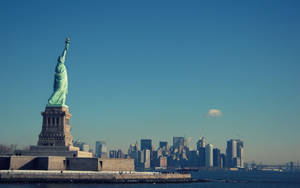 Statue Of Liberty Clear Sky Wallpaper