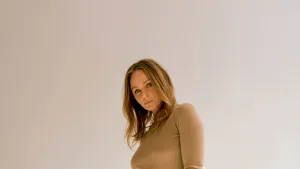 Stella Mccartney Elegance - Fashion Icon In A Beige Top Wallpaper