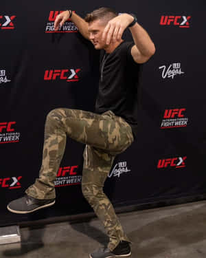 Stephen Thompson Preparing For A Fight In The Ring. Wallpaper