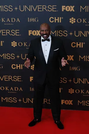 Steve Harvey In A Tuxedo For Miss Universe Wallpaper