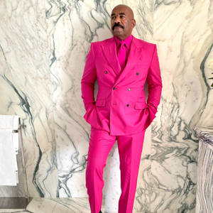 Steve Harvey Vibrantly Stands Out In A Hot Pink Suit Wallpaper