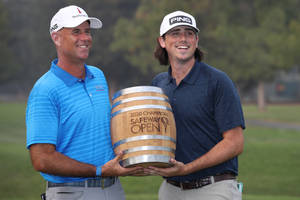 Stewart Cink Celebrating With His Son After A Victorious Golf Game. Wallpaper