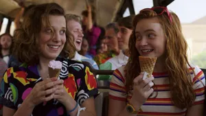 Stranger Things 3 Eleven Max Friendship Wallpaper