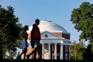 Students Bustling By The Historic Rotunda At The University Of Virginia Wallpaper