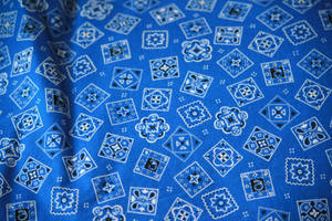 Stunning Intricate Blue Bandana Design Wallpaper