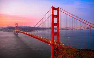 Stunning View Of The Majestic Golden Gate Bridge Wallpaper