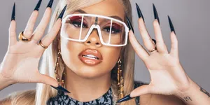 Stylish Woman Long Nails White Sunglasses Wallpaper