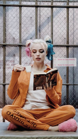 Suicide Squad Harley In Jail Wallpaper