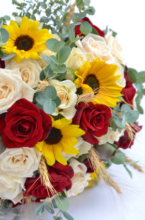 Sunflower And Roses Flower Bouquet Wallpaper