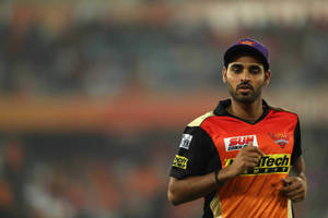 Sunrisers Hyderabad Bowler Kumar Candid Shot Wallpaper