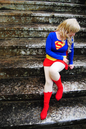 Superwoman Sitting On Stairs Wallpaper