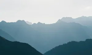 Surreal Blue Mountains - The Perfect Aesthetic Retreat Wallpaper