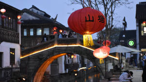 Suzhou Lantern On Puji Bridge Wallpaper