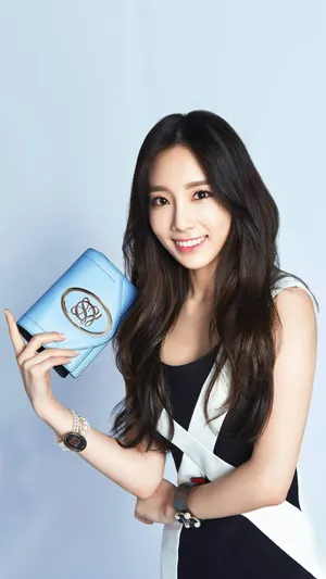 Taeyeon Blue Purse Wallpaper