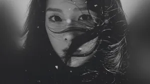 Taeyeon Wavy Hair Wallpaper