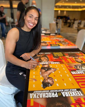 Taila Santos Smiling While Signing Autographs Wallpaper