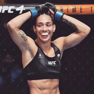 Taila Santos Smiling With Hands On Head Wallpaper