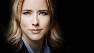 Téa Leoni Black Background Wallpaper