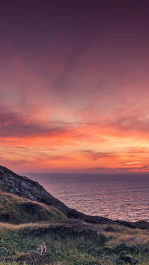 The Beauty Of The Ocean Can Be Viewed From The Comfort Of Your Phone. Wallpaper